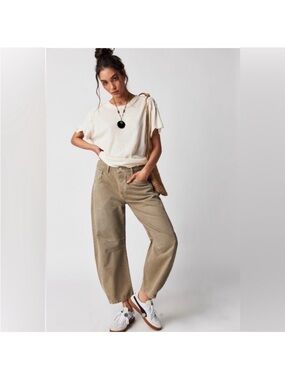 Free People - We The Free Good Luck Printed Barrel Jeans in light brown